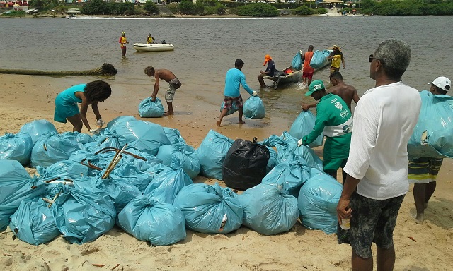 Ação conjunta retira quase cinco toneladas de lixo do Rio Jacuípe