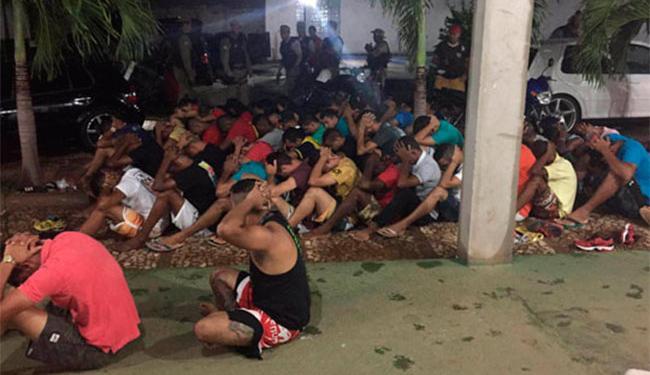 A PM encontrou drogas, revólver e celulares com os presos (Foto: Divulgação | PM)