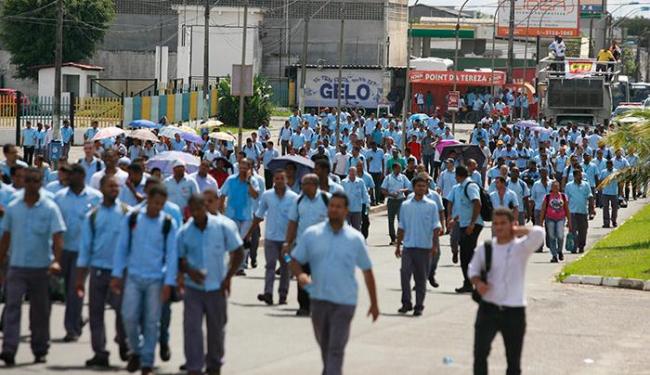 Em outubro último, funcionários fizeram protesto contra possíveis demissões (Foto: Edilson Lima | Ag. A TARDE)