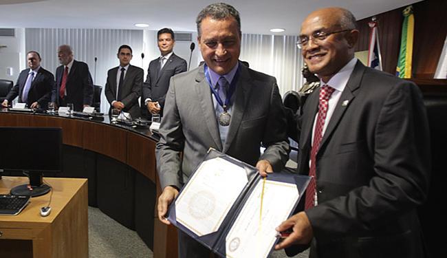 Rui participou do ato de recondução de Inaldo da Paixão à presidência do TCE (Foto: Lúcio Távora l Ag. A Tarde)