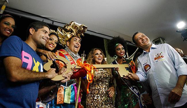 Prefeito e governador marcam presença no Carnaval. Este ano deve ser igual a 2015 (Foto: Raul Spinassé l Ag. A TARDE l 12.02.2015)