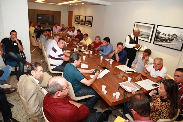 Prefeitos deliberam ações para enfrentar crise