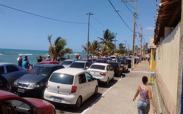 Longos engarrafamentos de Jauá continuam sem solução