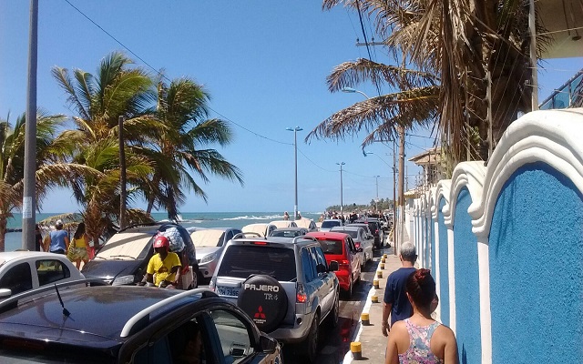 STT ignora o problema dos longos engarrafamentos de Jauá STT ignora o problema dos longos engarrafamentos de Jauá