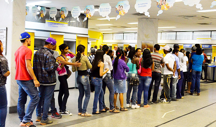 Agências têm 90 dias para instalar bebedouro, banheiros e cumprir Lei dos 15 minutos