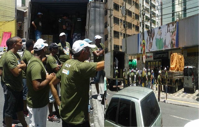 O Hiperideal, da Rua Marquês de Caravelas, teve seu estoque de cervejas da marca Skol recolhido (Fotos: Bahia.Ba)