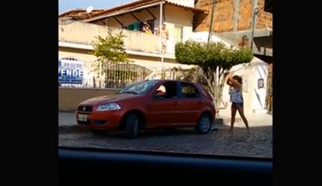 Ataque de fúria chamou atenção de quem passava no local