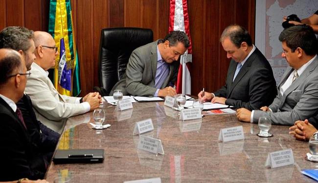 Governador assina protocolo de investimentos da Bridgestone na unidade Camaçari (Foto: Divulgação)