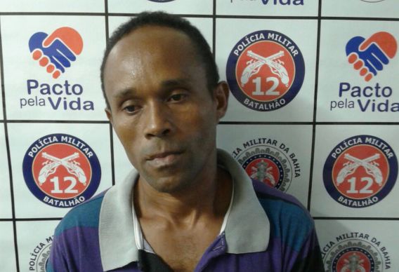 Segundo a polícia, no celular de Carlos haviam várias fotos da criança despida