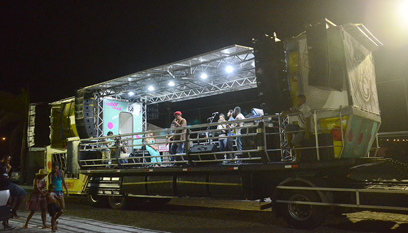Palco Pranchão está atrás do Terminal de Transbordo Professora Célia Campos (Foto: Aristeu Chagas)