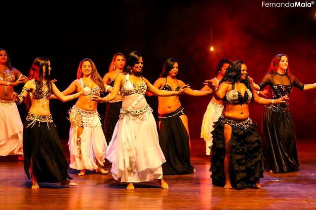 O evento reúne grandes estrelas da dança do ventre nacional