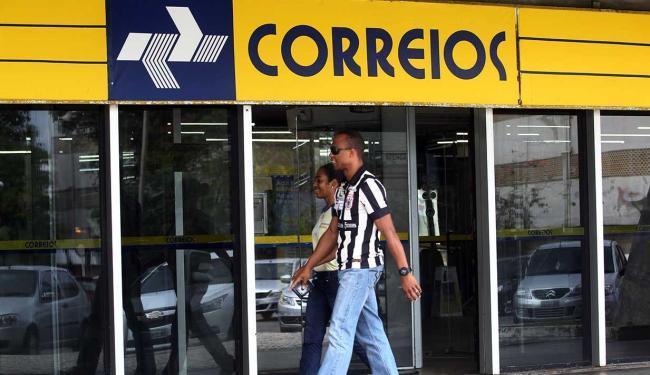 Apenas as agências com grande movimentação, como em aeroportos e rodoviárias, seguem abertas (Foto: Lúcio Távora | Ag. A TARDE)