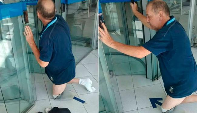 Gilberto decidiu retirar a roupa e prótese para conseguir entrar no banco (Foto: Aparecida Forti | Arquivo pessoal)