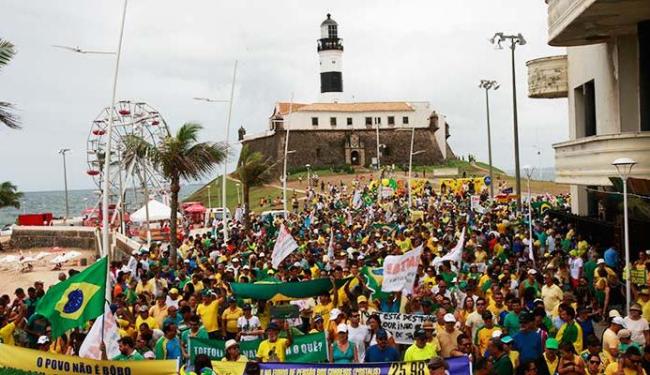 Manifestação contra a presidente, governo e PT reuniu milhares de pessoas ano passado (Foto: Margarida Neide | Ag. A TARDE 12.04.2015)