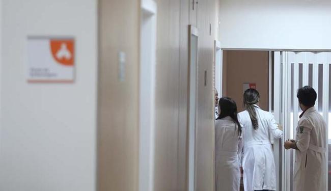 Irregularidades envolvem médicos, enfermeiros, dentista, policiais civis e professores (Foto: Raul Spinassé | Ag A TARDE)