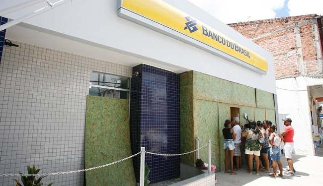 Prédio que abriga agência BB em São Sebastião do Passé segue em obras, sem previsão de conclusão (Foto: Luciano da Matta | Ag. A TARDE)