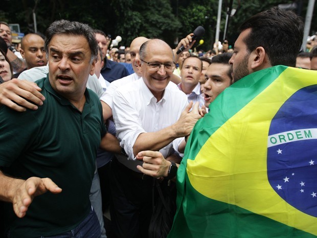 Políticos do PSDB foram chamados de 'oportunistas' por algumas pessoas (Foto: Filipe Araújo/Estadão Conteúdo)