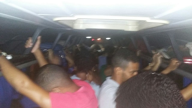 Estudantes relatam problemas no transporte universitário de Camaçari