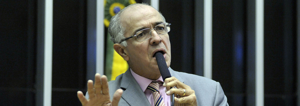 Presidente do DEM na Bahia, o deputado José Carlos Aleluia