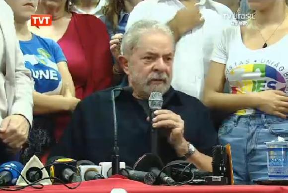 Ex-presidente Lula em entrevista no Diretório Nacional do PT em São Paulo, após prestar depoimento à Polícia Federal no âmbito da 24ª fase da Operação Lava Jato (Foto: Reprodução TV Brasil/TVT)