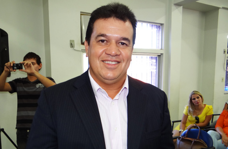O deputado Marquinho Viana oficializou no plenário sua saída do PV