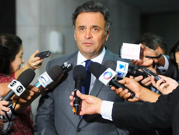 Aécio é um dos parlamentares que defendem o encaminhamento do pedido de impeachment qualquer que seja o desfecho do julgamento no STF