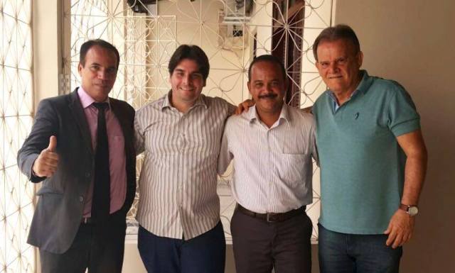 Elinaldo recebeu a visita de Dr.Arthur, Dr. Paulo Nunes e Arnaldo (Foto: Reprodução/Facebook Elinaldo)