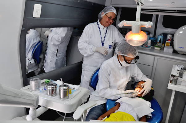 Consultório móvel atende até sexta em Arembepe (Foto: Foto: Nelinho Oliveira)
