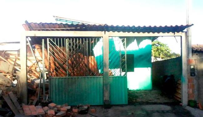 Imóvel ficou totalmente destruído após explosão (Foto: Reprodução | Site Radar 64)