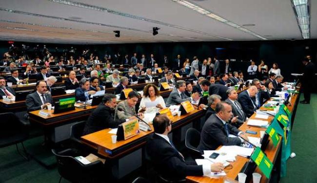 Ao todo, 61 deputados discursaram sobre o parecer final da Comissão Especial (Foto: Luis Macedo / Câmara dos Deputados)