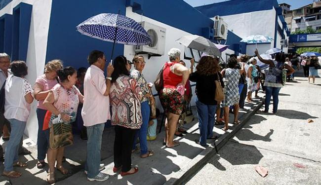 Procura pela vacina deixou os centros e postos de saúde, em Salvador, com baixo estoque das doses (Foto: Luciano da Matta | Ag. A TARDE)