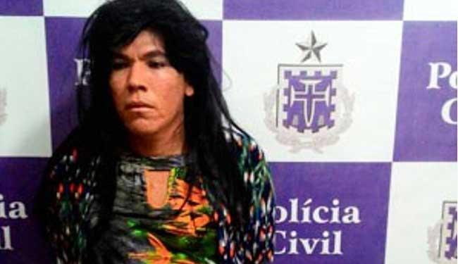 Homem usou peruca, vestido e maquiagem para disfarce (Foto: Polícia Civil | Divulgação)