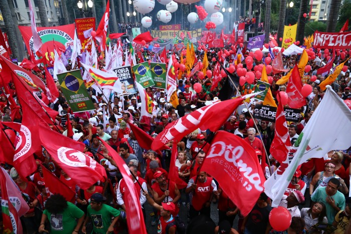 As manifestações contra o impeachment têm ganhado força (Fonte: Contraf-CUT)