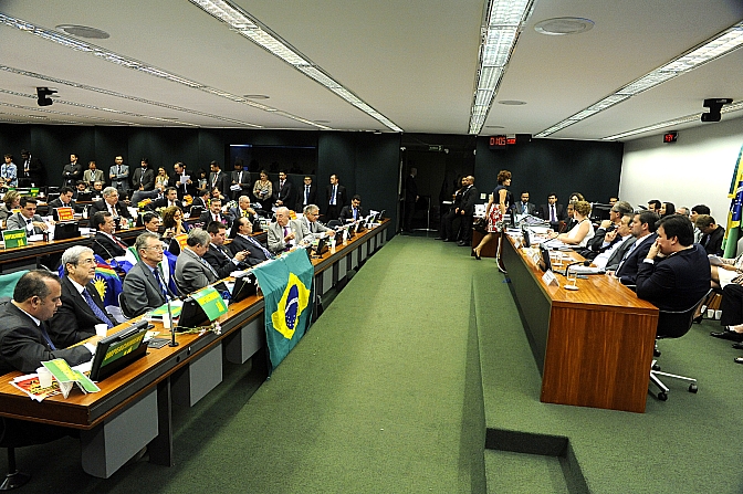 Agora, votação vai para plenário. Hoje, foram 38 votos a 27 (Foto: Agência Câmara)