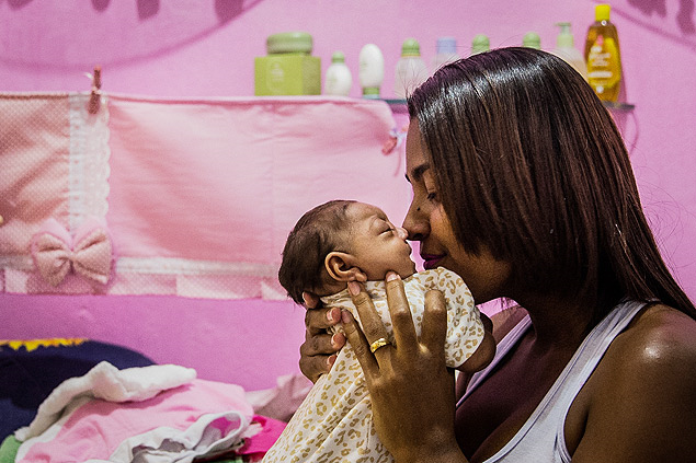 A convivência com a microcefalia e o aprendizado prático no ambiente familiar será apresentada através dos depoimentos de pais e mães de crianças e adolescentes com microcefalia
