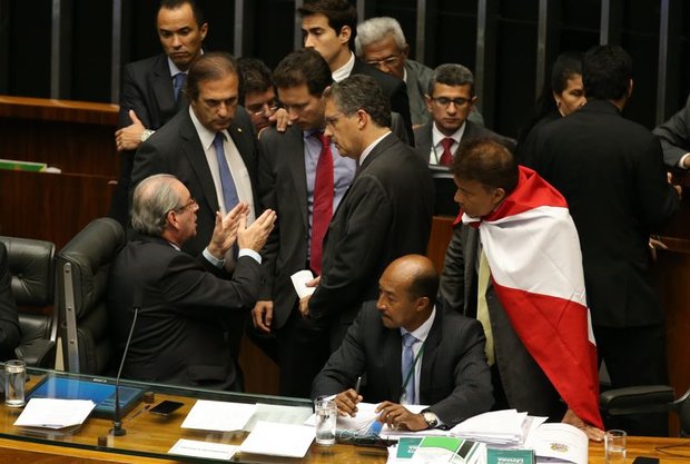 Os partidos favoráveis ao impeachment são: PSDB, DEM, PSB, PPS, PRB, PP, PR, PSC, PROS, PTN, SD, PSL, PSC e PHS (Foto: ABr)