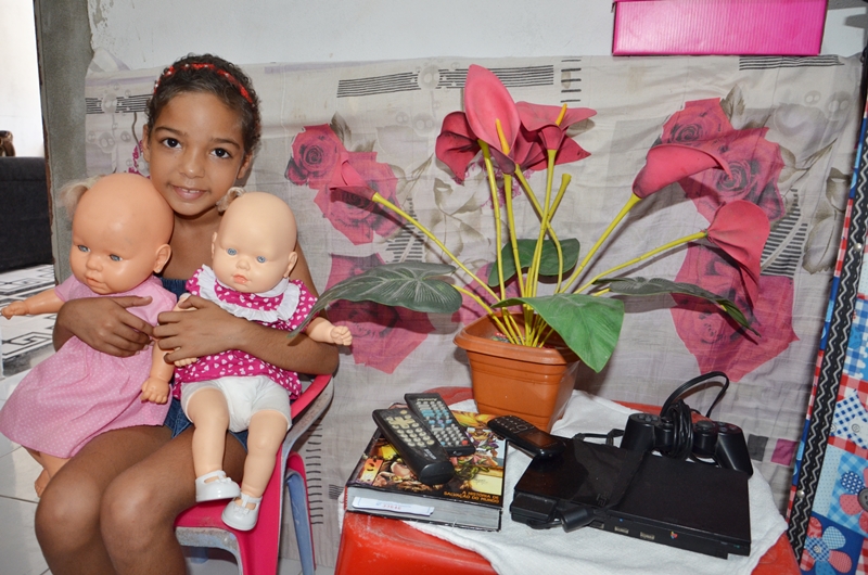 A pequena Steffany precisa de ajuda para o tratamento de leucemia (foto: Carolina Motta)