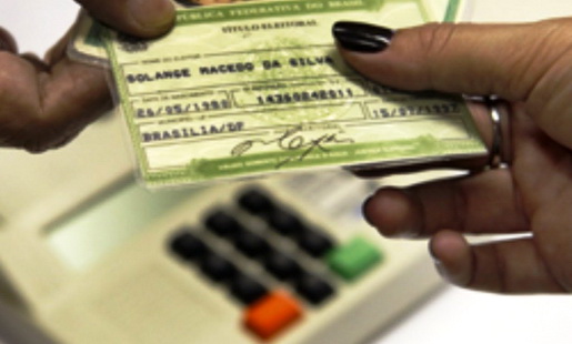 Eleitores com título regular não precisam comparecer aos cartórios eleitorais