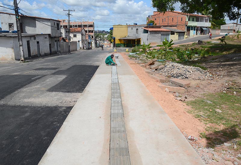 Sem infraestrutura adequada, pessoas com deficiência têm problemas de mobilidade (Foto: Aristeu Chagas)