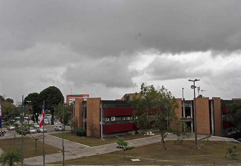 Tempo deve ficar chuvoso em Camaçari até sábado (Foto: Adenilson Nunes)
