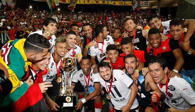 Na raça, o Leão perdeu, mas segurou o Bahia em um jogo marcado por jogadas ríspidas e confusões (Foto: Margarida Neide | Ag. A TARDE) Na raça, o Leão perdeu, mas segurou o Bahia em um jogo marcado por jogadas ríspidas e confusões (Foto: Margarida Neide | Ag. A TARDE)