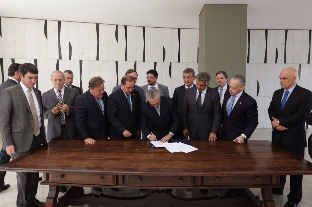 Na equipe ministerial de Temer, o único investigado na operação é Romero Jucá (Planejamento), mas outros dois ministros foram citados na Lava Jato Na equipe ministerial de Temer, o único investigado na operação é Romero Jucá (Planejamento), mas outros dois ministros foram citados na Lava Jato