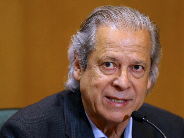 O ex-ministro José Dirceu, em foto de 31 de agosto de 2015, durante CPI da Petrobras em Curitiba (Foto: Rodolfo Buhrer/Reuters)