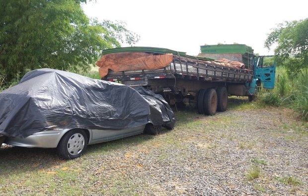 Criança foi encontrada, por volta das 10h, pela Polícia Técnica durante o resgate dos corpos dentro do carro (Foto: Amanda Palma/CORREIO)