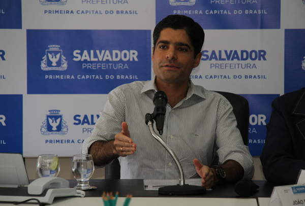 ‘Nenhum governante merece o tratamento que tive do governo federal’, afirma ACM Neto, em coletiva (Foto: Evandro Veiga/CORREIO)