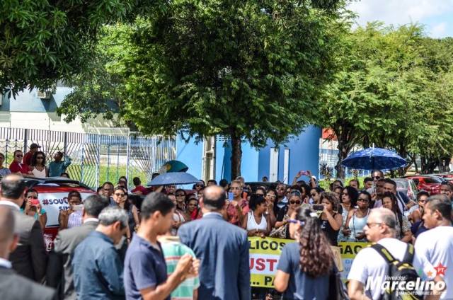 Servidores se manifestam contra os cortes no salário e ganham apoio dos vereadores