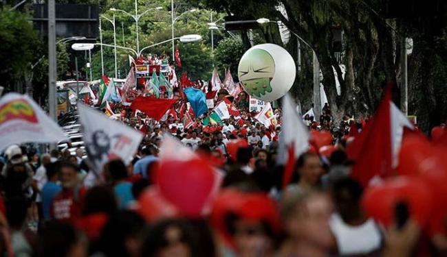De acordo com a organização do movimento, 25 mil participaram dos protestos. PM calculou 13 mil (Foto: Adilton Venegeroles | Ag. A TARDE)