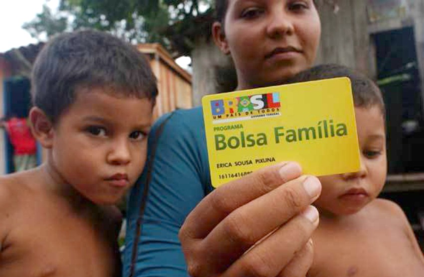 Em ato no Recife, mais cedo, a presidente afastada Dilma Rousseff chamou de 'mesquinharia' o não pagamento do reajuste Em ato no Recife, mais cedo, a presidente afastada Dilma Rousseff chamou de 'mesquinharia' o não pagamento do reajuste