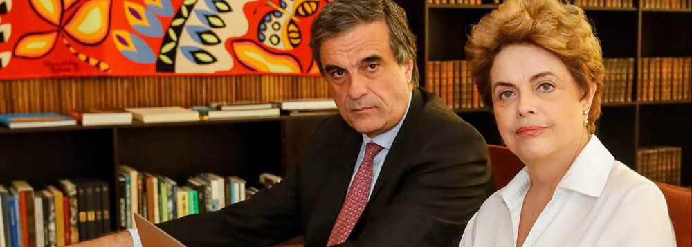 O ex-ministro da Justiça e ex-advogado-geral da União, José Eduardo Cardozo, entregou à Secretaria-Geral da Mesa do Senado a defesa da presidente Dilma Rousseff no processo de impeachment