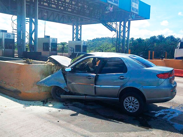 Ainda não se sabe as circunstâncias da batida. O carro tinha placa de Candeia